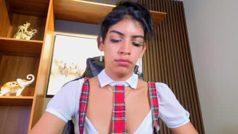 Snapshot of alahia__rodriguez chatting on April 2026 12:25:01 PM Alahia Rodriguez online show from April 2026 12:25:01 PM