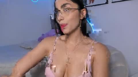Alaia Alegria online show from April 2026 10:40:01 PM