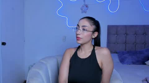 Snapshot of alaia_alegria chatting on May 2026 09:44:02 PM Alaia Alegria online show from May 2026 09:44:02 PM