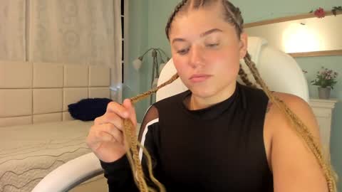 Alaia online show from January 2025 03:51:02 PM