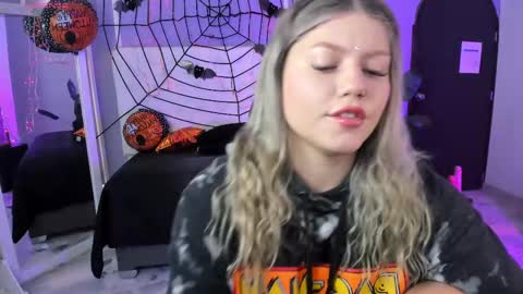 Alaia online show from October 2025 12:58:01 PM