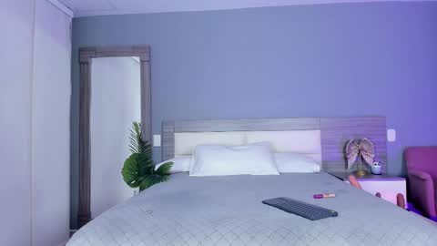 alaiaguerra online show from September 2025 02:41:01 PM