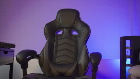 Snapshot of alan_muscle chatting on December 2025 06:54:02 AM Alan online show from December 2025 06:54:02 AM