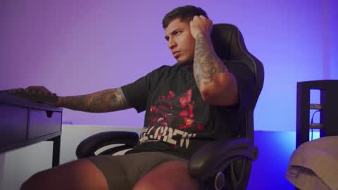 Snapshot of alan_muscle chatting on January 2026 06:17:01 AM Alan online show from January 2026 06:17:01 AM