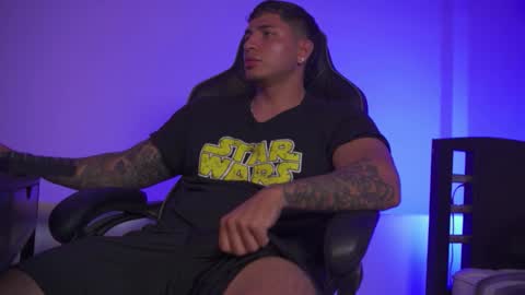 Snapshot of alan_muscle chatting on March 2026 05:36:01 AM Alan online show from March 2026 05:36:01 AM