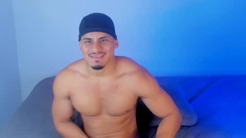 Snapshot of alan_newton1 chatting on April 2026 03:44:01 AM alan newton1 online show from April 2026 03:44:01 AM