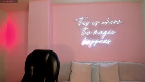 Alana online show from September 2025 11:44:01 AM