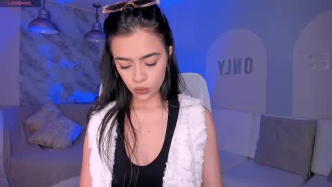 Alana online show from December 2025 12:21:02 PM