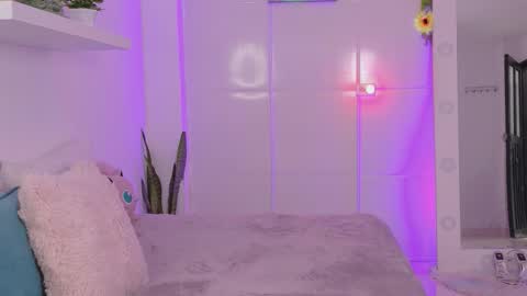 Ana online show from November 2025 07:10:01 PM