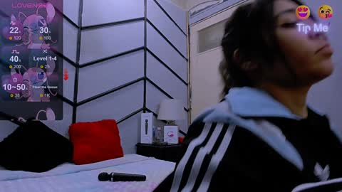 Snapshot of alanaluke chatting on February 2025 01:00:01 AM Alana online show from February 2025 01:00:01 AM