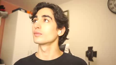 idenavarre online show from February 2025 10:31:02 PM