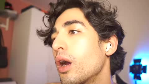 idenavarre online show from February 2025 12:05:02 AM