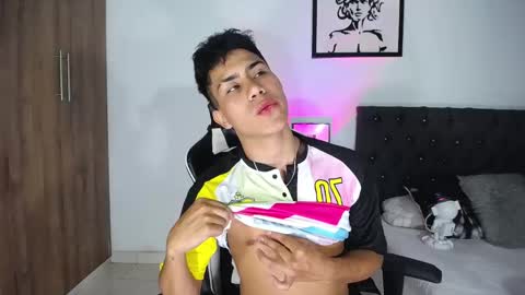 alannaughty_ online show from October 2025 12:45:01 AM