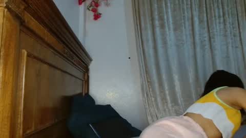 Snapshot of alaouirim25 chatting on October 2025 06:52:02 PM AllylicArabis online show from October 2025 06:52:02 PM