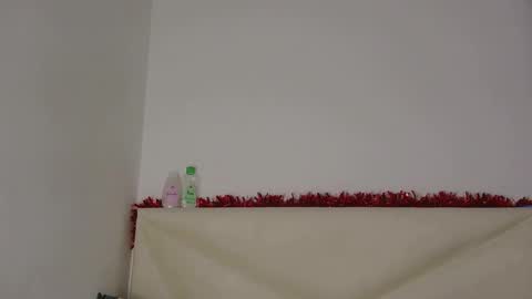 Snapshot of alaouirim25 chatting on February 2026 01:36:02 PM AllylicArabis online show from February 2026 01:36:02 PM