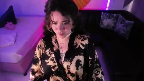 albaandthayron online show from February 2025 03:21:01 PM