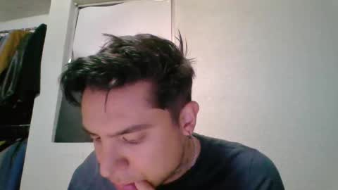 albertoarenas16 online show from May 2026 09:03:01 AM