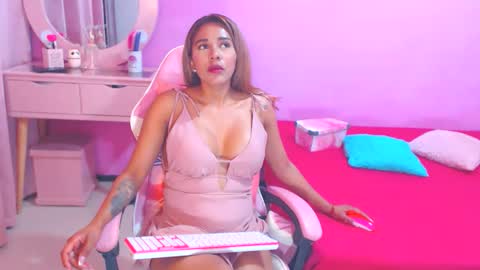 aldana_stone online show from September 2025 05:01:02 AM