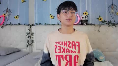 ale_aurarashi online show from December 2025 05:46:01 AM