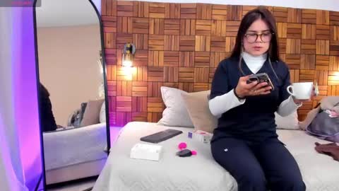 Snapshot of aleessiia chatting on April 2026 01:28:01 PM alessia online show from April 2026 01:28:01 PM