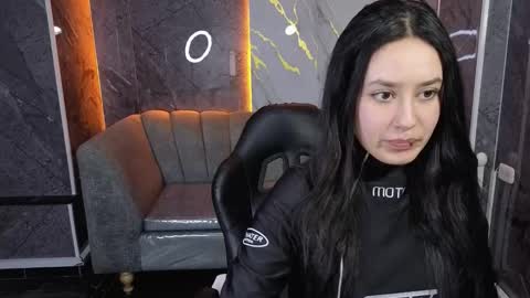 aleja online show from October 2025 09:13:01 PM