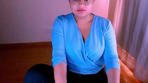 Alejandra  online show from October 2025 06:18:02 PM