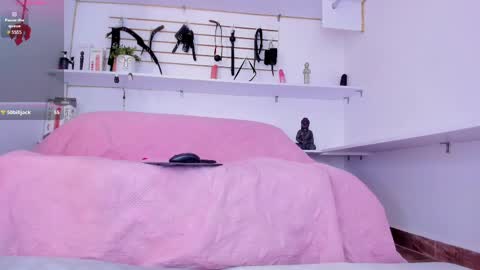 Alejandra online show from February 2025 05:15:02 PM