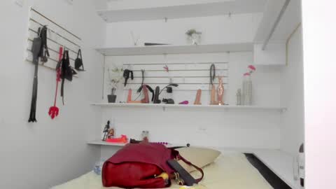 Alejandra online show from September 2025 05:26:03 PM