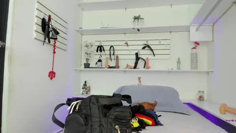 Alejandra online show from November 2025 02:28:01 PM