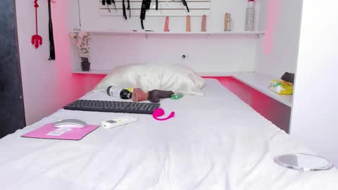 Alejandra online show from November 2025 07:58:01 AM