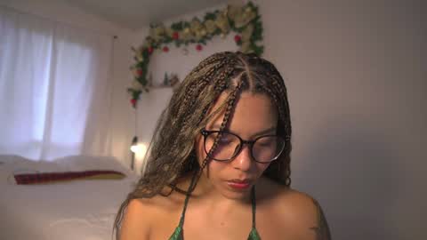 Snapshot of alejandra_kiss98 chatting on January 2025 08:10:02 PM O.F alejandra h1998 stream 300 pm - 1100 pm online show from January 2025 08:10:02 PM