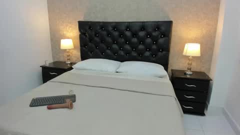 Alejandra Tellez online show from November 2025 07:24:01 PM