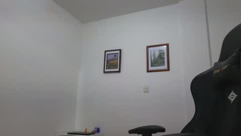 alejandroo_7 online show from December 2024 01:04:02 AM