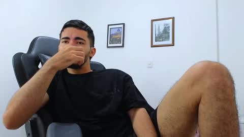 alejandroo_7 online show from December 2024 04:19:02 PM