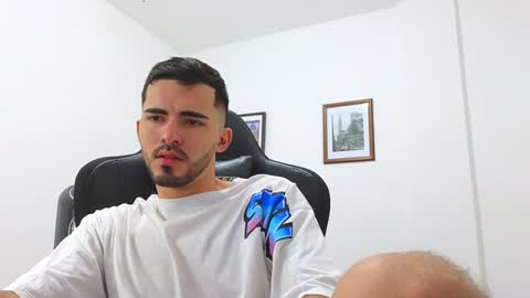 alejandroo_7 online show from January 2025 10:24:02 PM