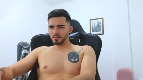 alejandroo_7 online show from January 2025 01:27:02 AM