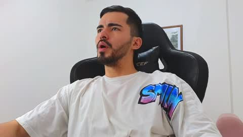 alejandroo_7 online show from January 2025 07:10:01 PM