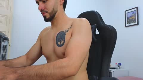 alejandroo_7 online show from January 2025 06:52:01 PM