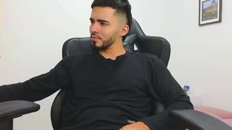 alejandroo_7 online show from January 2025 09:54:01 PM