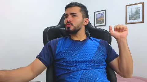 alejandroo_7 online show from February 2025 09:04:01 PM