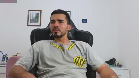 alejandroo_7 online show from September 2025 09:59:02 PM