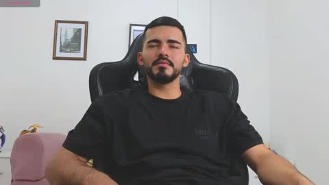 alejandroo_7 online show from September 2025 04:21:01 PM