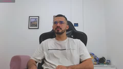 alejandroo_7 online show from January 2026 04:31:01 PM