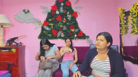 Snapshot of alejita_smithh chatting on December 2025 12:11:02 PM zoe and Kataleya online show from December 2025 12:11:02 PM