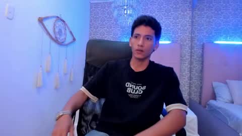 alejo_exotic online show from April 2026 01:36:01 PM