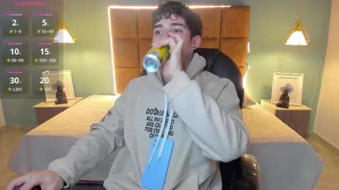 ALejoo Saenz online show from November 2025 02:43:01 AM