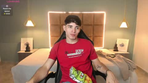 ALejoo Saenz online show from April 2026 06:03:02 AM