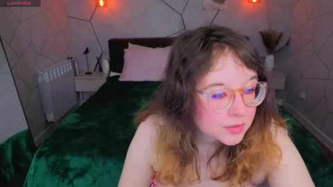 Snapshot of aleks_caste chatting on May 2026 05:06:01 PM Aleks online show from May 2026 05:06:01 PM