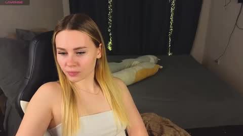 Snapshot of alena_hot_sex chatting on February 2025 03:14:01 PM Alena online show from February 2025 03:14:01 PM