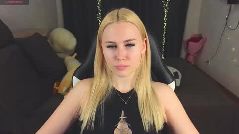 Snapshot of alena_hot_sex chatting on February 2025 01:51:01 PM Alena online show from February 2025 01:51:01 PM